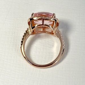 🆕Simulated Morganite and Simulated Diamond Halo Ring in Rosetone 10.50 ctw